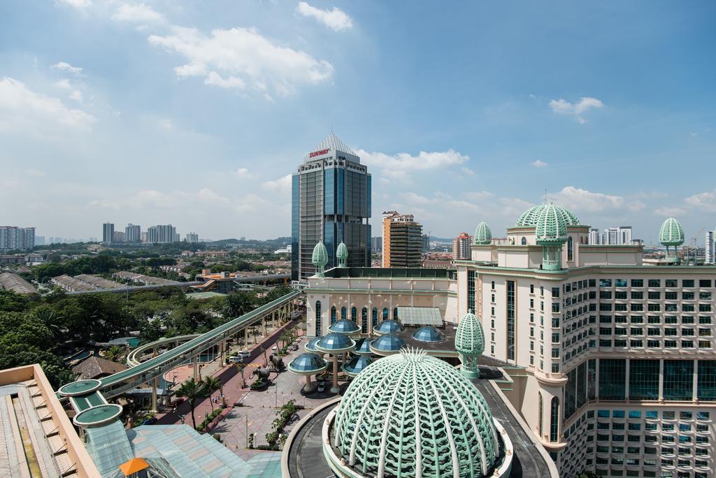 New Town Resort Suites At Pyramid Tower Subang Jaya Exterior photo